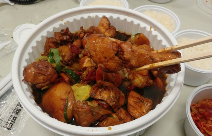 봉추찜닭 명동2호점 매장 방문 후 남겨주신 고객 리뷰 사진입니다.
