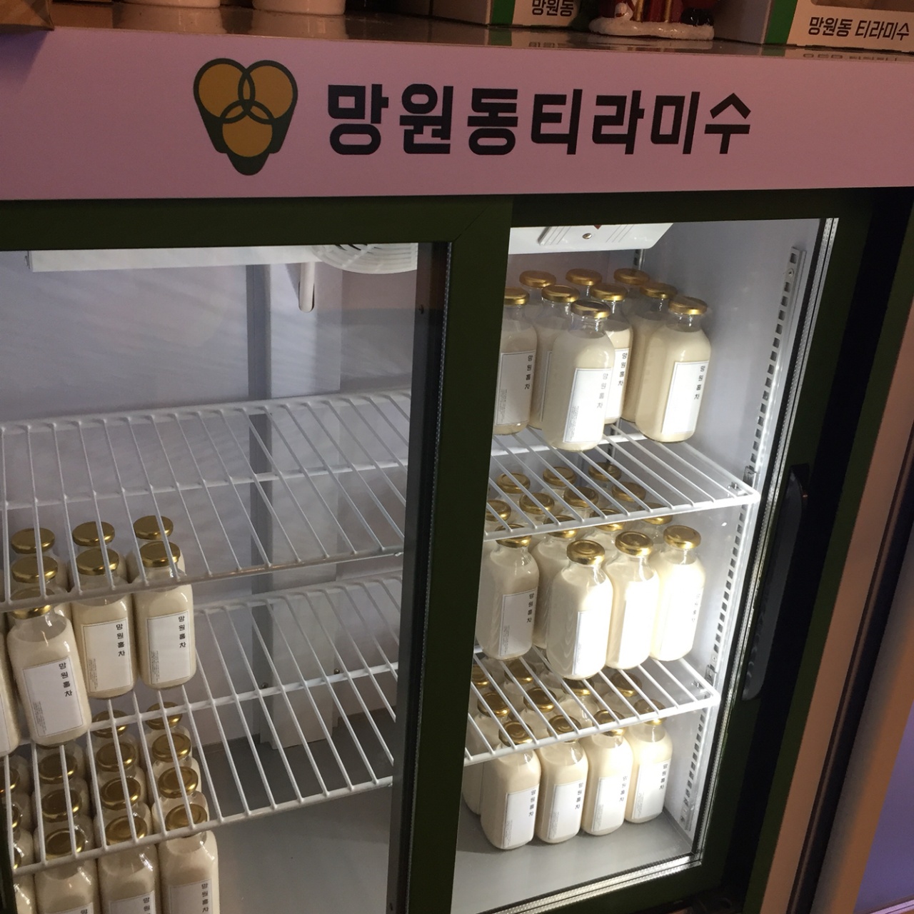 망원동 티라미수 매장 방문 후 남겨주신 고객 리뷰 사진입니다.