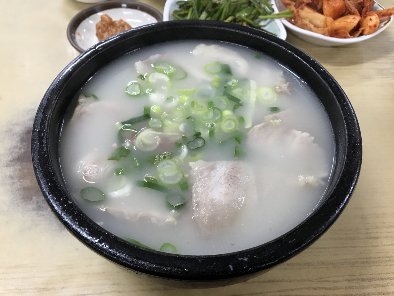 포항돼지국밥 매장 방문 후 남겨주신 고객 리뷰 사진입니다.