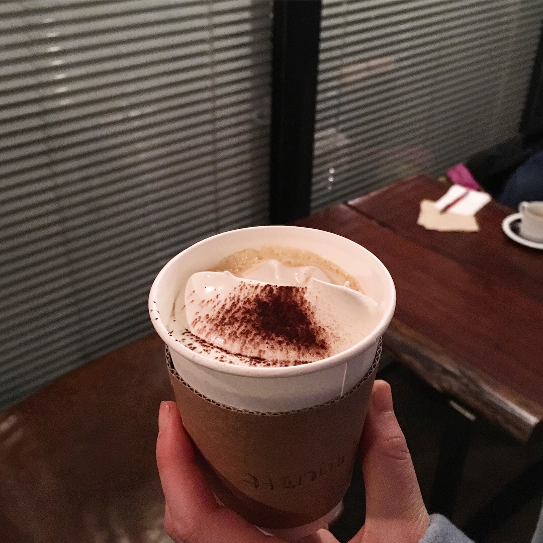 커피가게동경 매장 방문 후 남겨주신 고객 리뷰 사진입니다.
