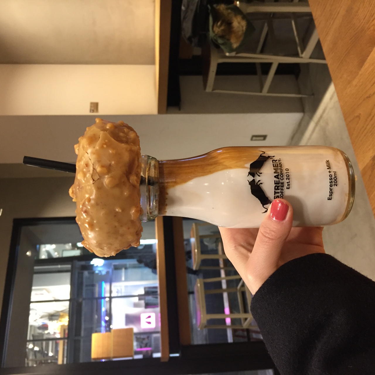 STREAMER COFFEE COMPANY 매장 방문 후 남겨주신 고객 리뷰 사진입니다.