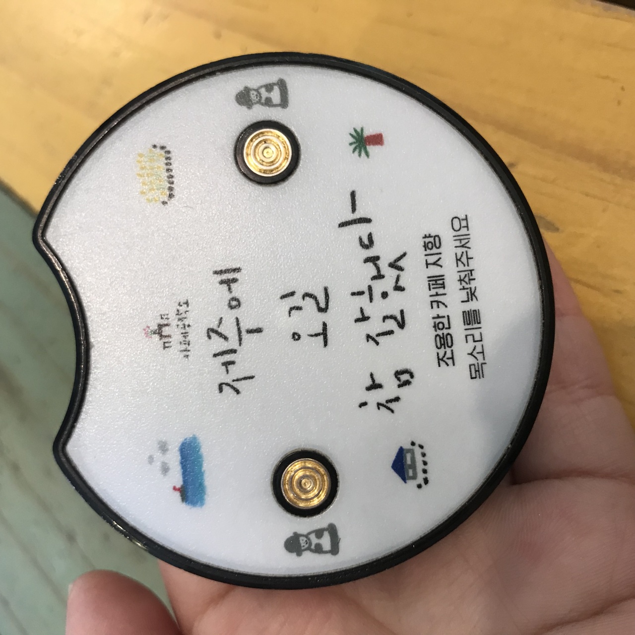 카페 공작소 매장 방문 후 남겨주신 고객 리뷰 사진입니다.