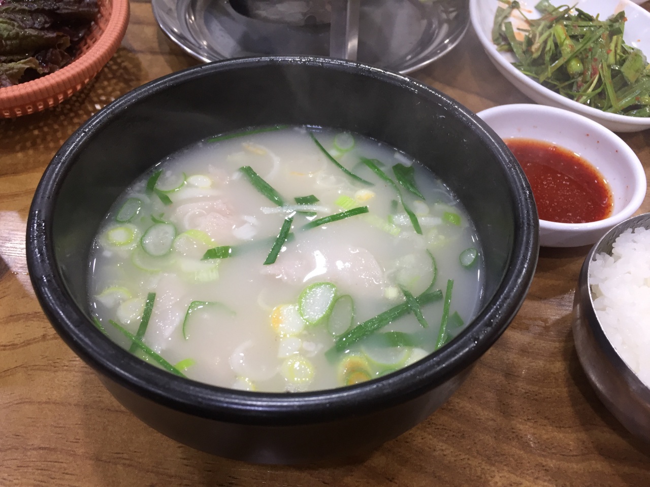쌍둥이 돼지국밥  매장 방문 후 남겨주신 고객 리뷰 사진입니다.