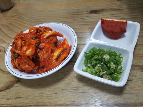 향촌칼국수 매장 방문 후 남겨주신 고객 리뷰 사진입니다.
