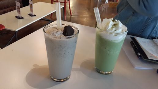 cafe b 매장 방문 후 남겨주신 고객 리뷰 사진입니다.