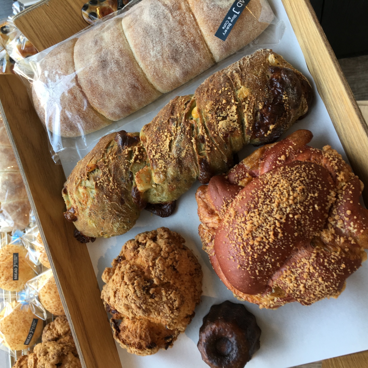 BREADJ 매장 방문 후 남겨주신 고객 리뷰 사진입니다.