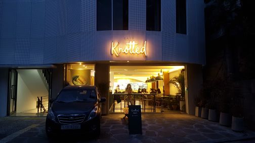 카페 노티드 매장 방문 후 남겨주신 고객 리뷰 사진입니다.