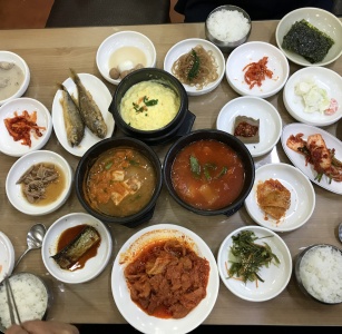 한국식당 매장 방문 후 남겨주신 고객 리뷰 사진입니다.