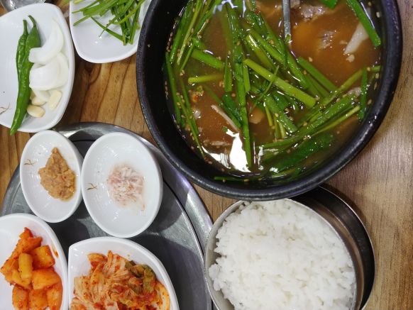 신창국밥 매장 방문 후 남겨주신 고객 리뷰 사진입니다.