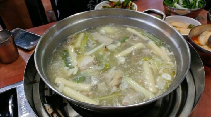 오복닭한마리 매장 방문 후 남겨주신 고객 리뷰 사진입니다.