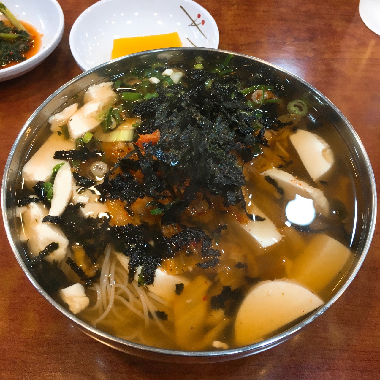 명품잔치국수 매장 방문 후 남겨주신 고객 리뷰 사진입니다.