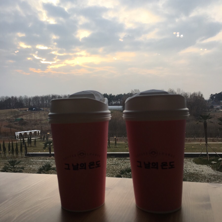 그 날의 온도 매장 방문 후 남겨주신 고객 리뷰 사진입니다.