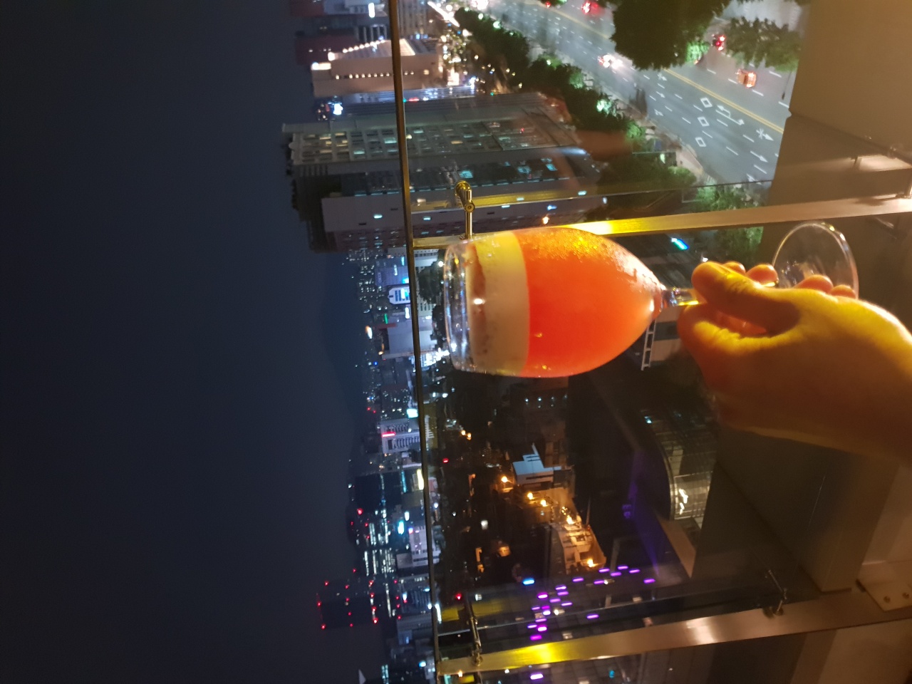호텔카푸치노 루프톱바 매장 방문 후 남겨주신 고객 리뷰 사진입니다.