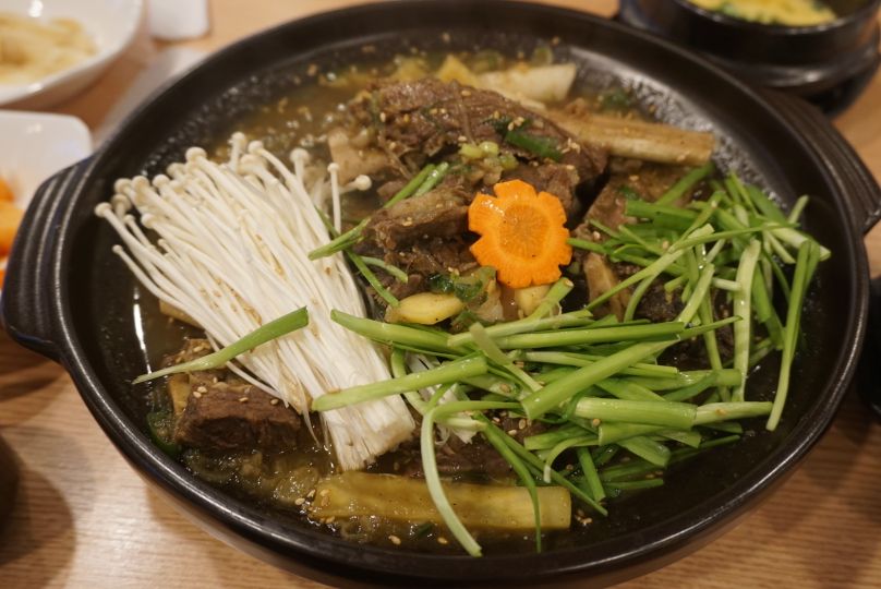 300갈비탕 매장 방문 후 남겨주신 고객 리뷰 사진입니다.