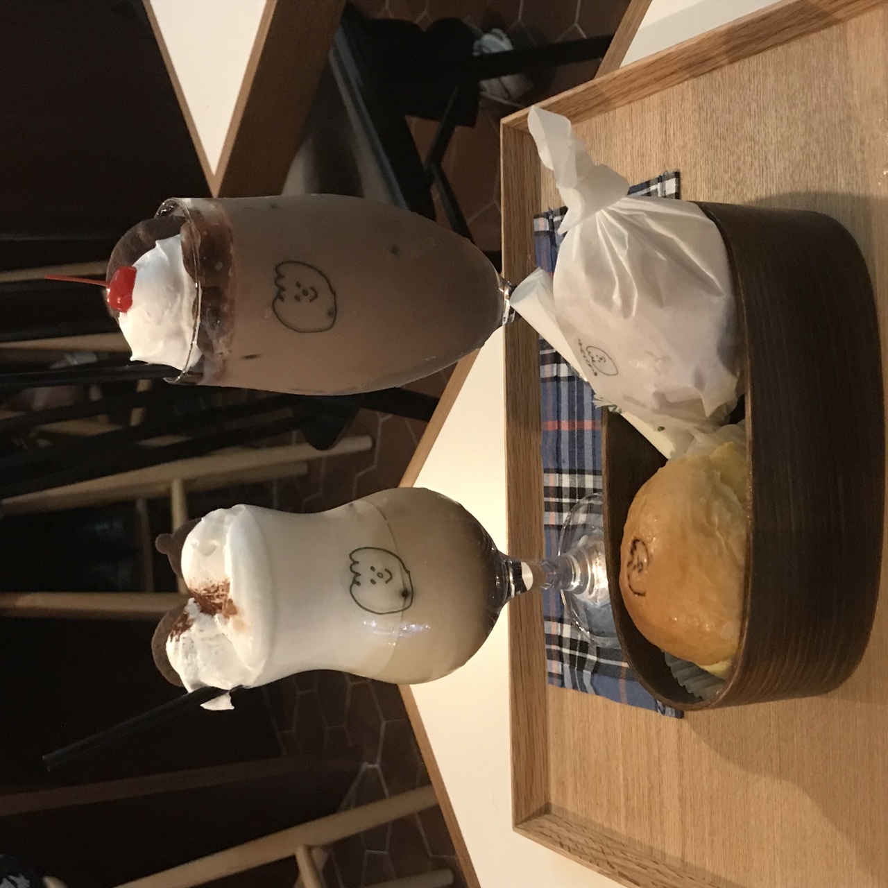 모멘트커피 매장 방문 후 남겨주신 고객 리뷰 사진입니다.