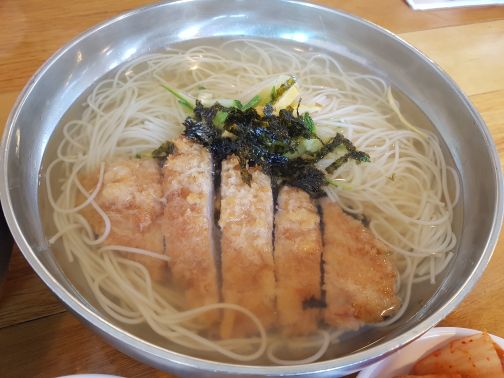 돈까스잔치 매장 방문 후 남겨주신 고객 리뷰 사진입니다.