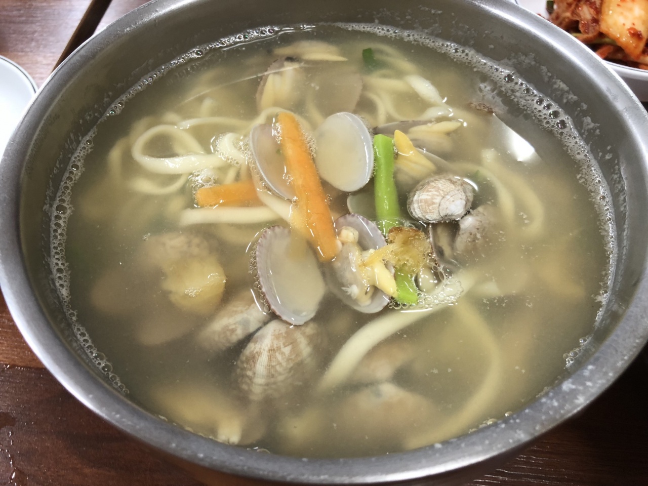 백세칼국수 매장 방문 후 남겨주신 고객 리뷰 사진입니다.