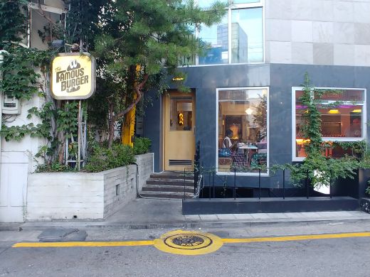 더페이머스버거 홍대점 매장 방문 후 남겨주신 고객 리뷰 사진입니다.