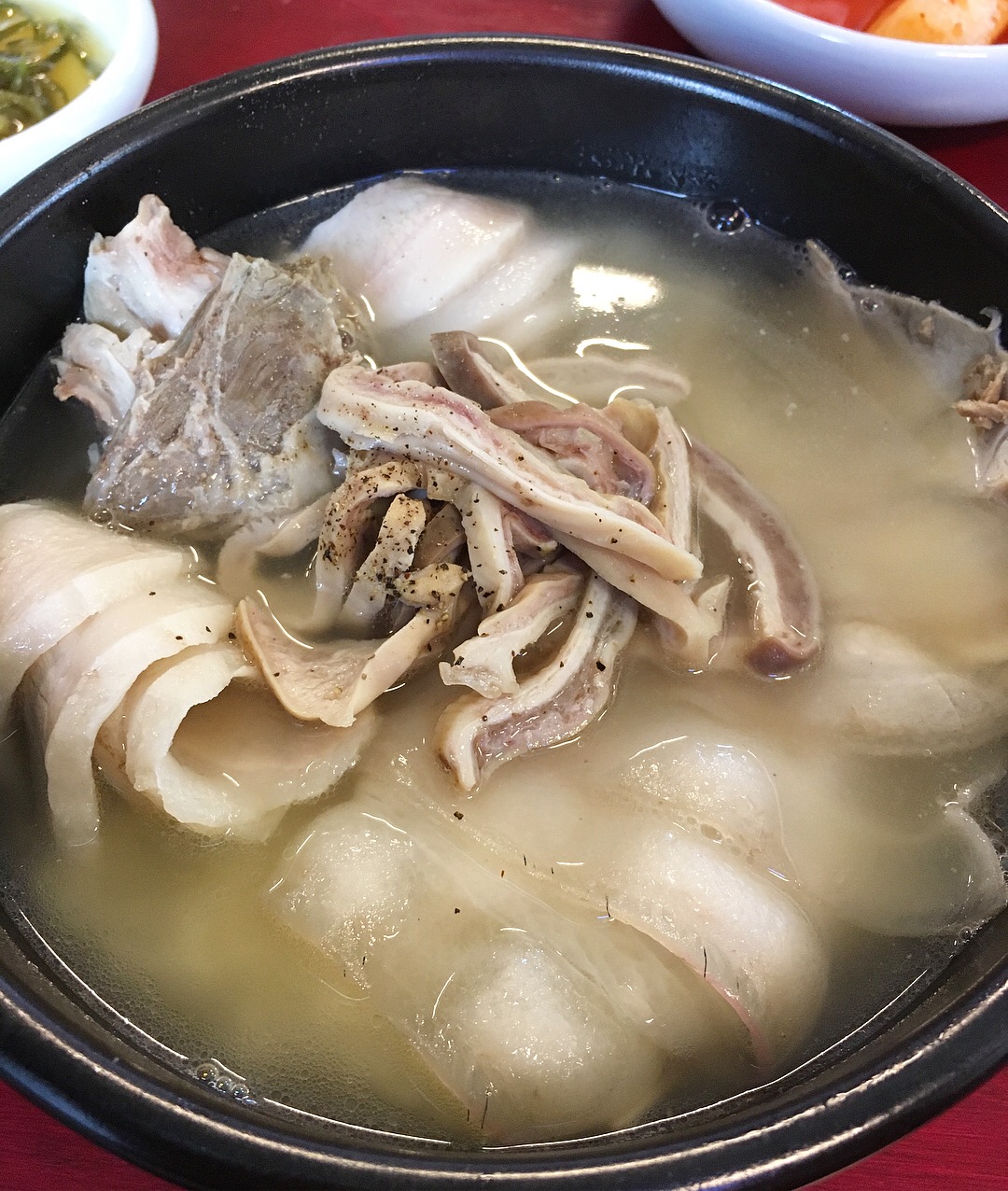 엄용백 돼지국밥 매장 방문 후 남겨주신 고객 리뷰 사진입니다.