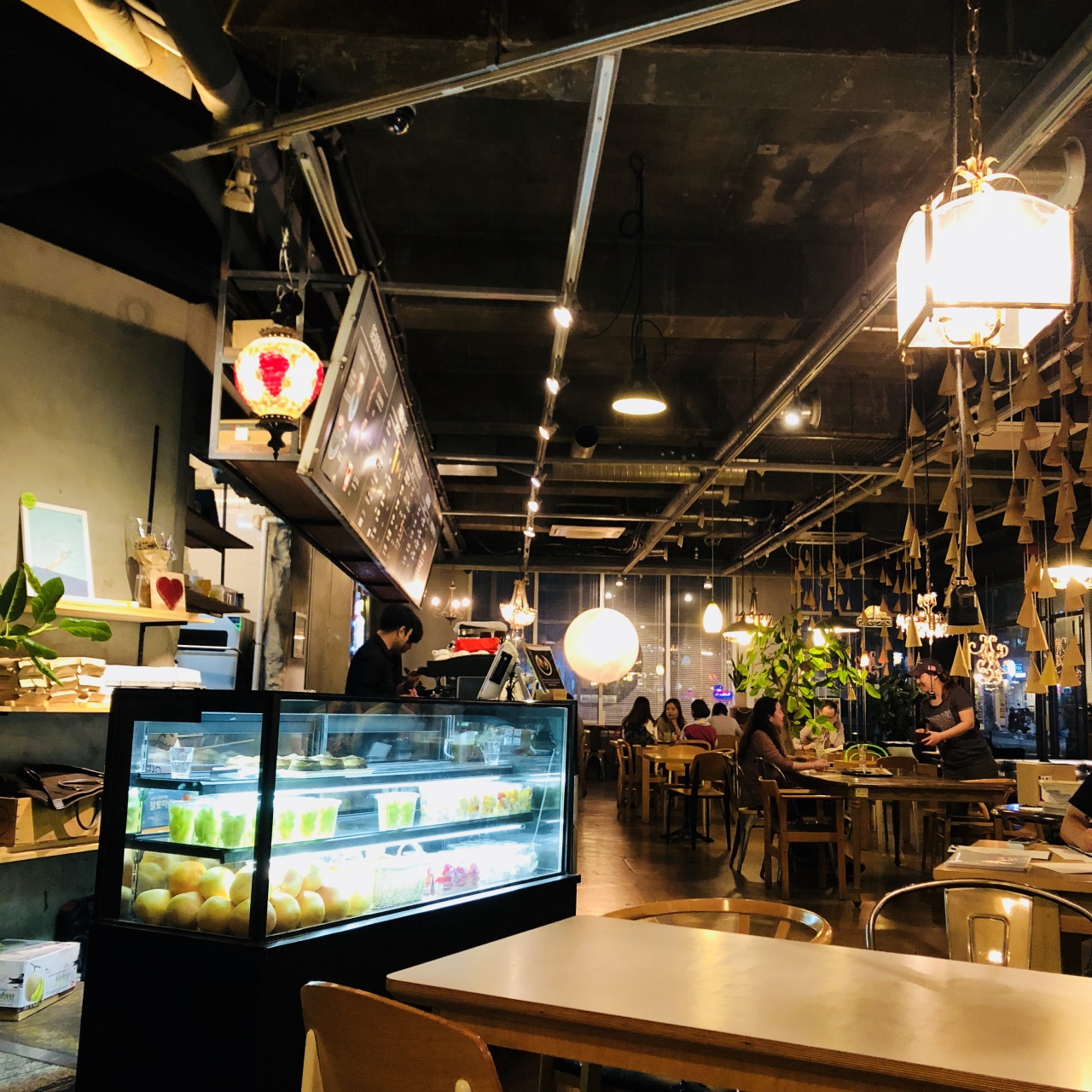 cafe b 매장 방문 후 남겨주신 고객 리뷰 사진입니다.