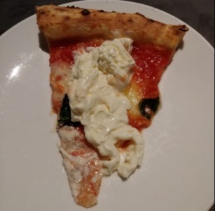 Pizza 4Ps 피자 포 피스 매장 방문 후 남겨주신 고객 리뷰 사진입니다.