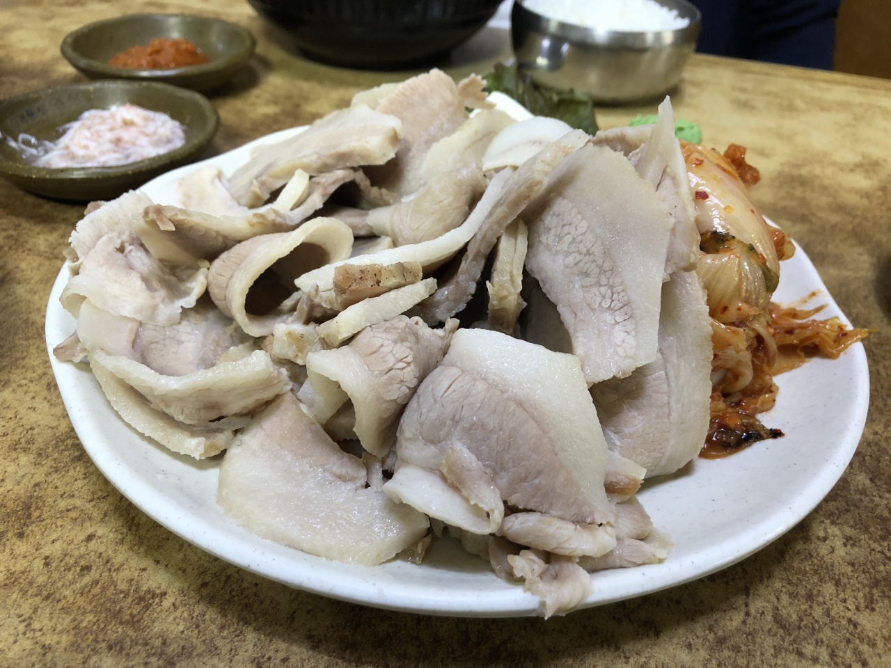 영진돼지국밥 매장 방문 후 남겨주신 고객 리뷰 사진입니다.