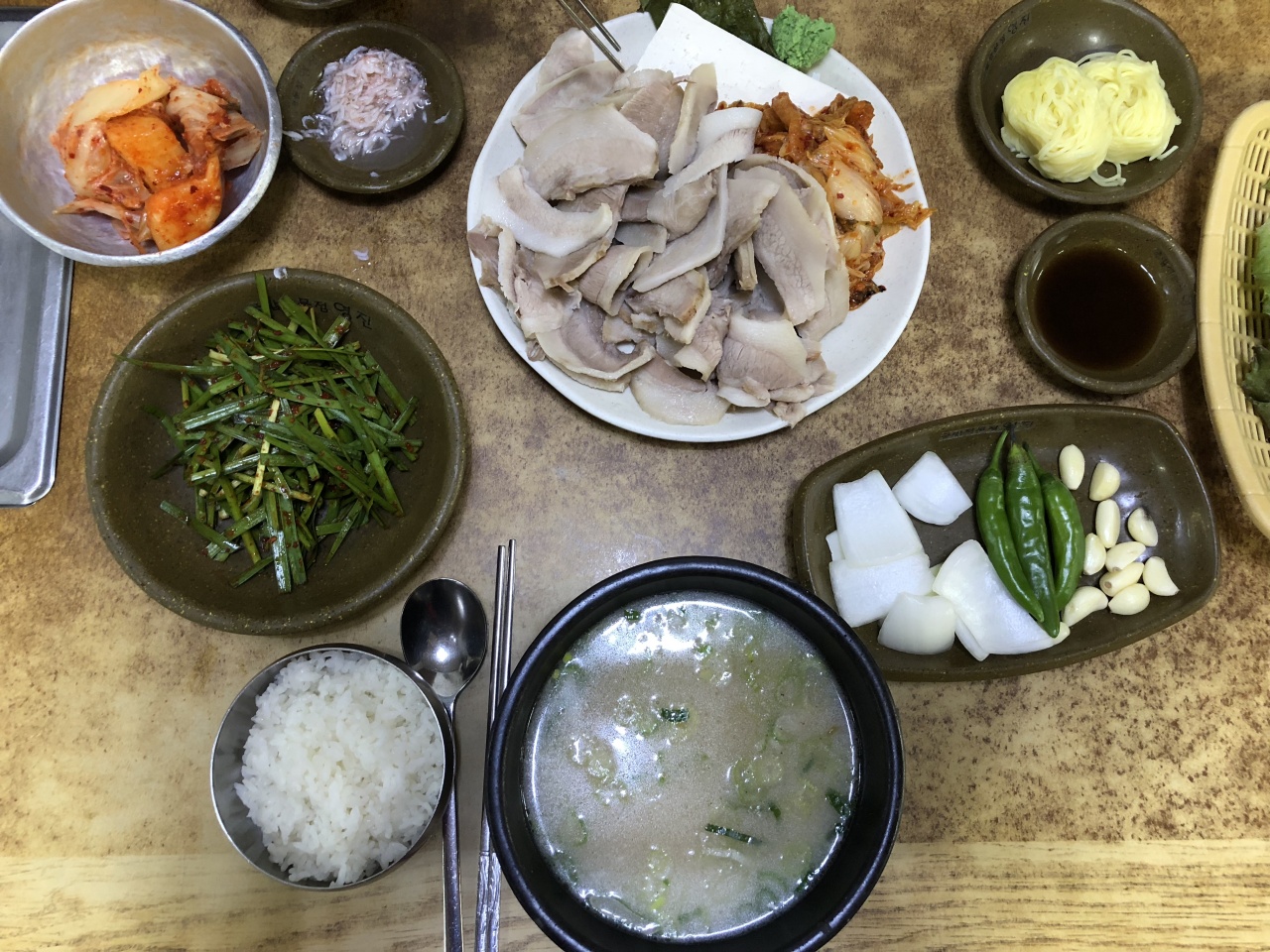 영진돼지국밥 매장 방문 후 남겨주신 고객 리뷰 사진입니다.