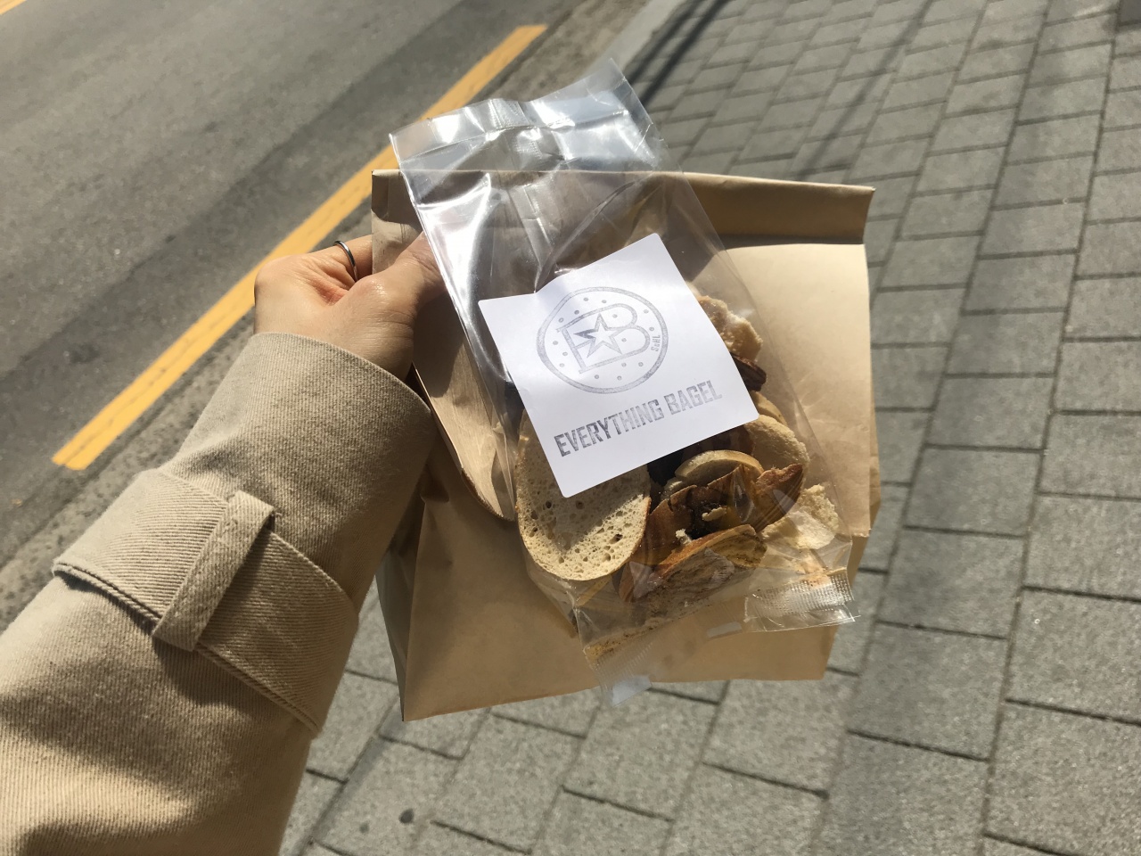 에브리띵베이글 매장 방문 후 남겨주신 고객 리뷰 사진입니다.