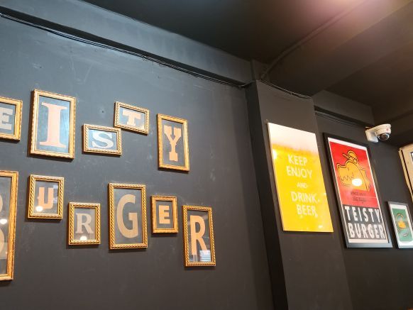 테이스티버거 매장 방문 후 남겨주신 고객 리뷰 사진입니다.