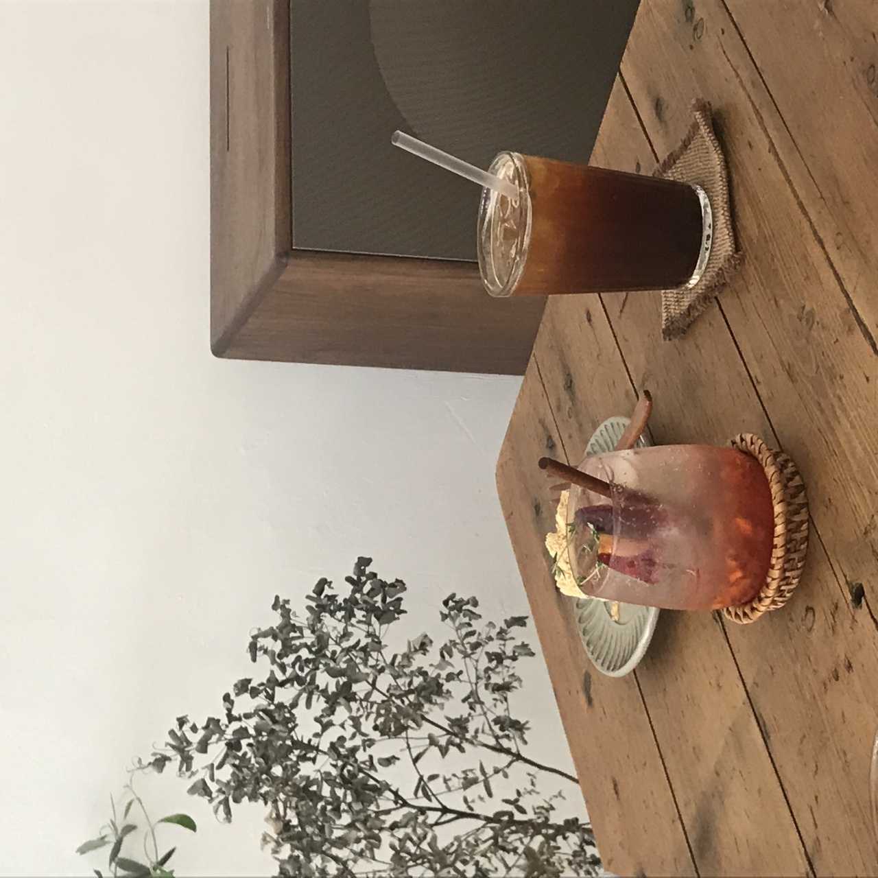 Knots Coffee 매장 방문 후 남겨주신 고객 리뷰 사진입니다.