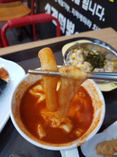 신전떡볶이 매장 방문 후 남겨주신 고객 리뷰 사진입니다.