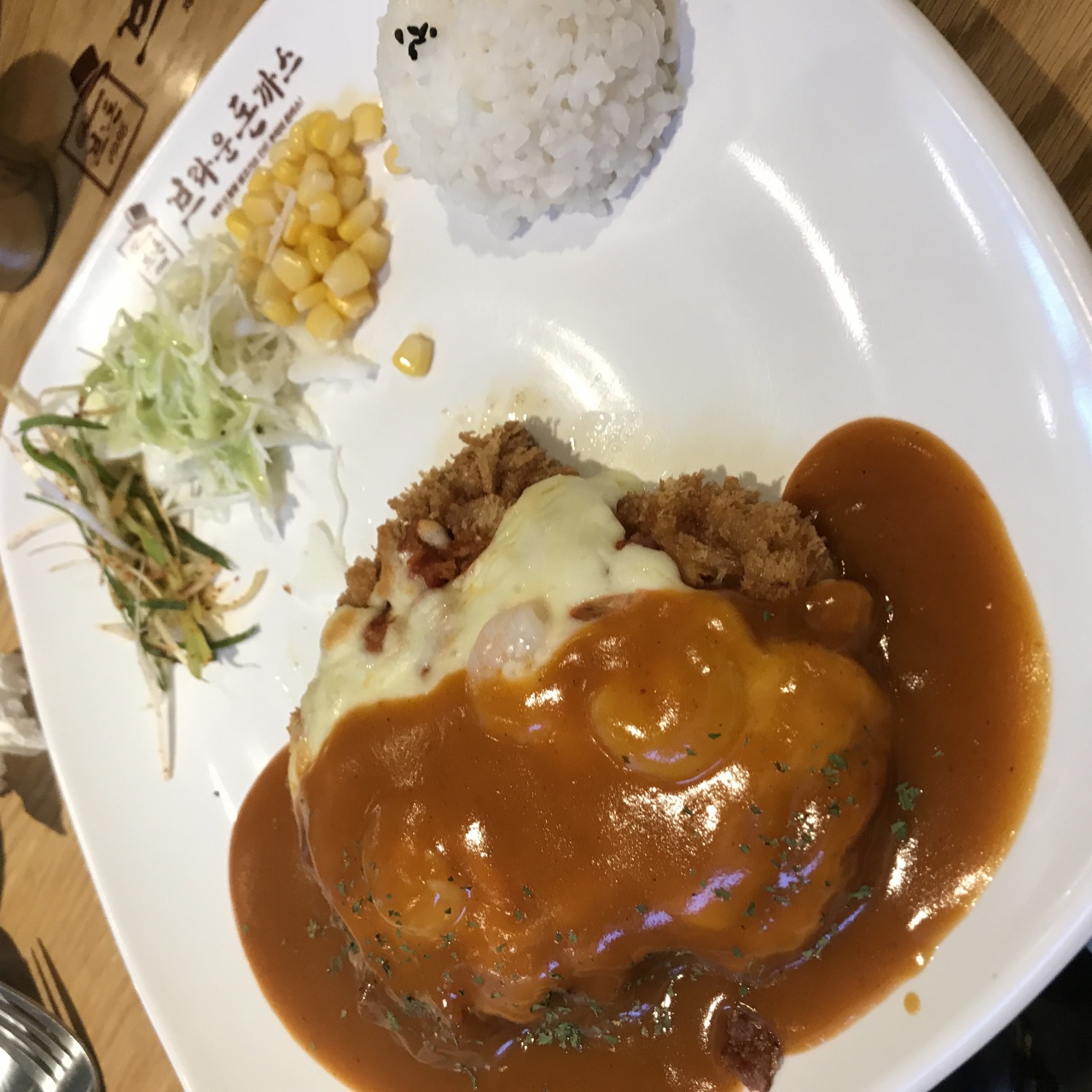 브라운돈까스 강남본점 매장 방문 후 남겨주신 고객 리뷰 사진입니다.