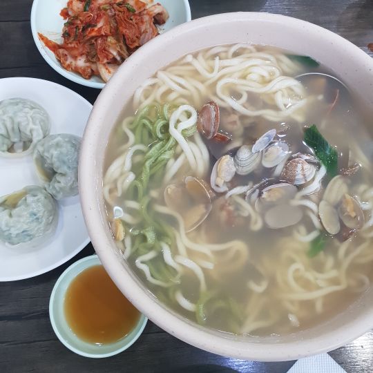 천수만바지락칼국수낙지마당 매장 방문 후 남겨주신 고객 리뷰 사진입니다.