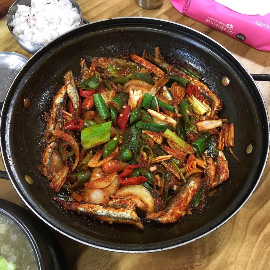 앞뱅디식당 매장 방문 후 남겨주신 고객 리뷰 사진입니다.