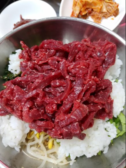 유구식당 매장 방문 후 남겨주신 고객 리뷰 사진입니다.
