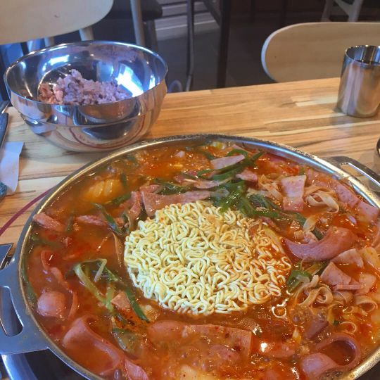 이태리부대찌개 매장 방문 후 남겨주신 고객 리뷰 사진입니다.