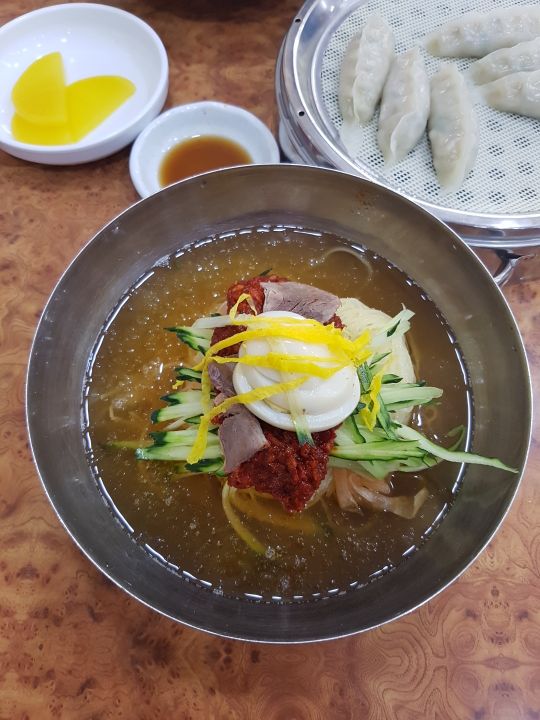 춘하추동밀면 매장 방문 후 남겨주신 고객 리뷰 사진입니다.