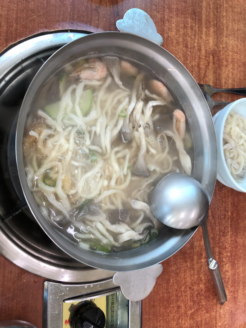 동천해물칼국수 매장 방문 후 남겨주신 고객 리뷰 사진입니다.