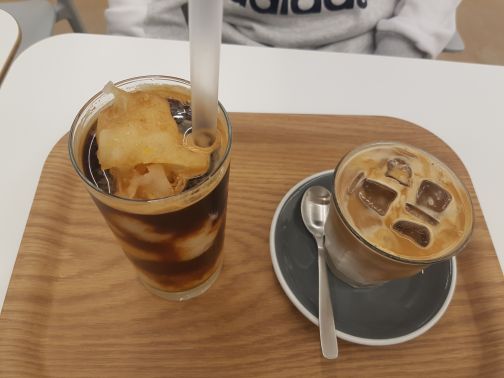 커피테이너 매장 방문 후 남겨주신 고객 리뷰 사진입니다.