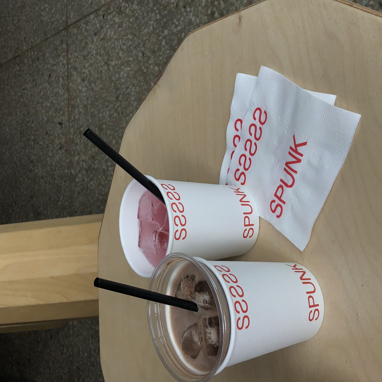 Spunk Coffee 매장 방문 후 남겨주신 고객 리뷰 사진입니다.