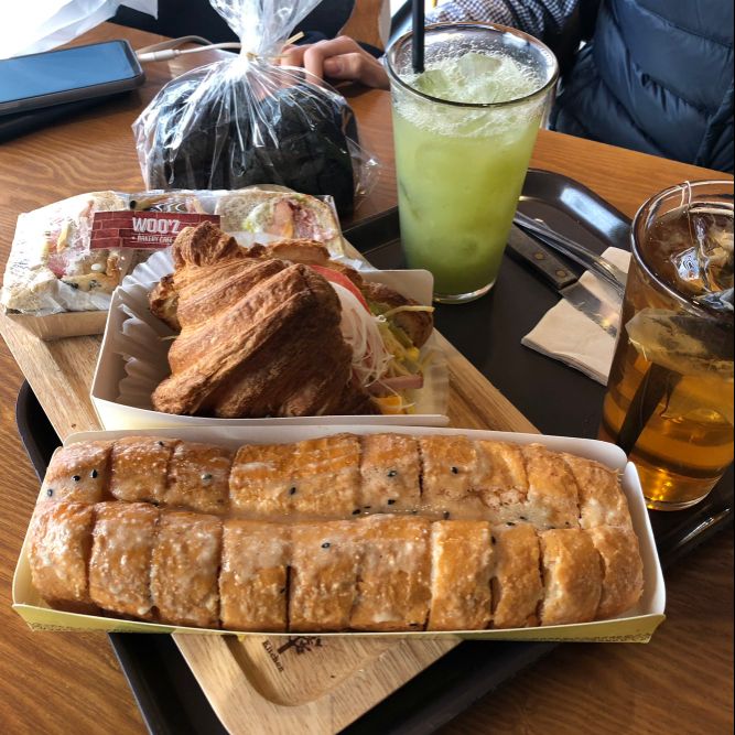 우즈베이커리카페 - 대구, 동구-동대구역 신천 | 맛집검색 식신