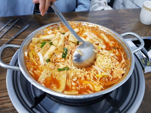 진미떡볶이 매장 방문 후 남겨주신 고객 리뷰 사진입니다.
