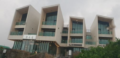 카페콧수염 매장 방문 후 남겨주신 고객 리뷰 사진입니다.