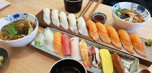 김판석초밥 매장 방문 후 남겨주신 고객 리뷰 사진입니다.