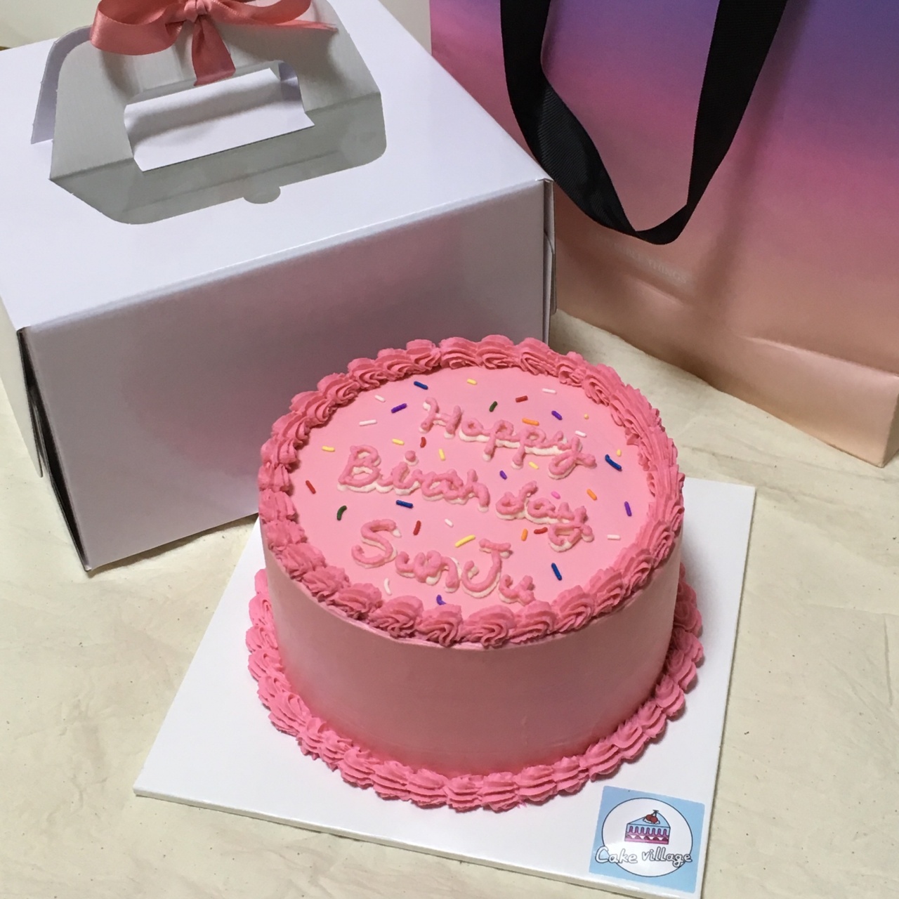 케이크빌리지 매장 방문 후 남겨주신 고객 리뷰 사진입니다.
