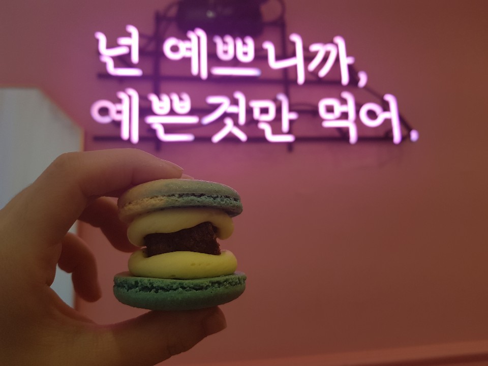 파파라치 마카롱 매장 방문 후 남겨주신 고객 리뷰 사진입니다.
