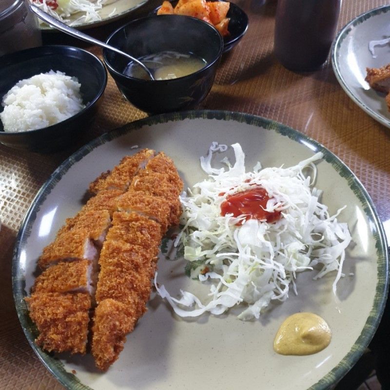 한성돈까스 매장 방문 후 남겨주신 고객 리뷰 사진입니다.