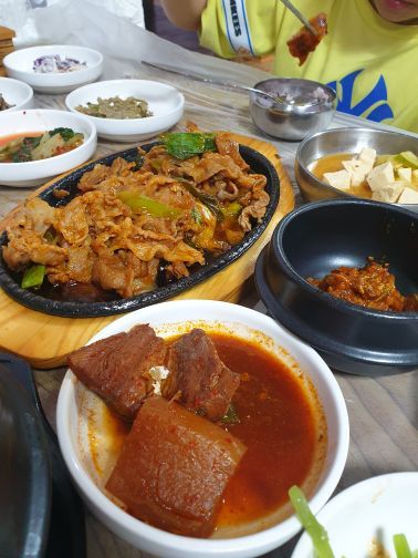 장터쌈밥 매장 방문 후 남겨주신 고객 리뷰 사진입니다.