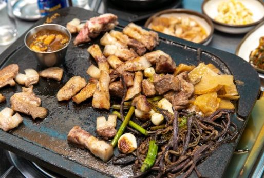 흑돼지패밀리 매장 방문 후 남겨주신 고객 리뷰 사진입니다.