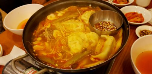 뉴만두집 매장 방문 후 남겨주신 고객 리뷰 사진입니다.